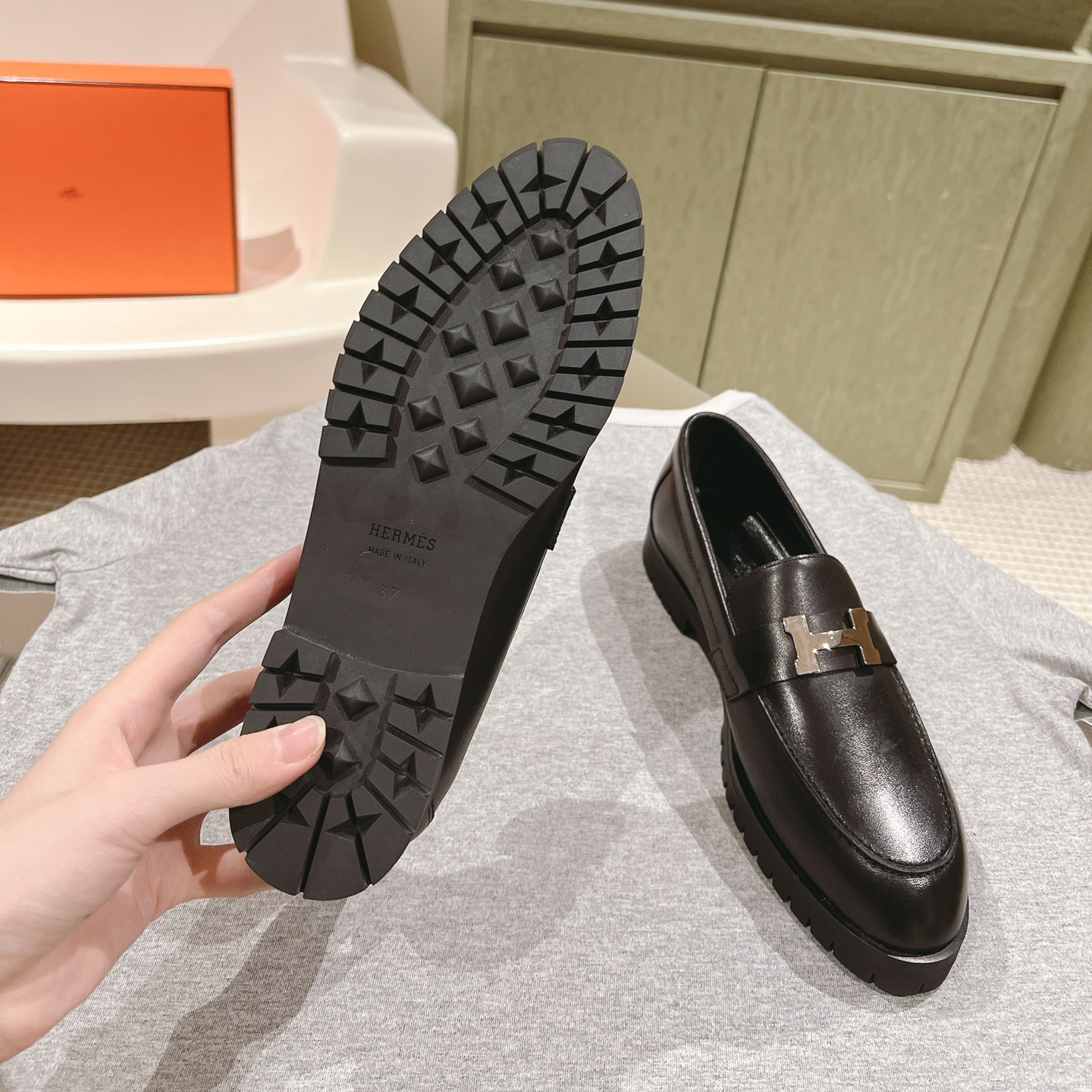 高仿Hermes*H232137Z02小牛皮樂福鞋黑色免檢版