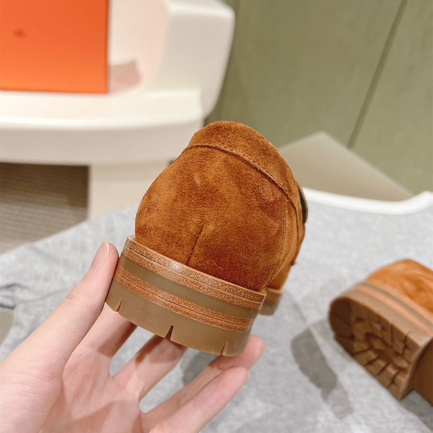 高仿Hermes*H222054ZA3羊京料樂福鞋棕色免檢版