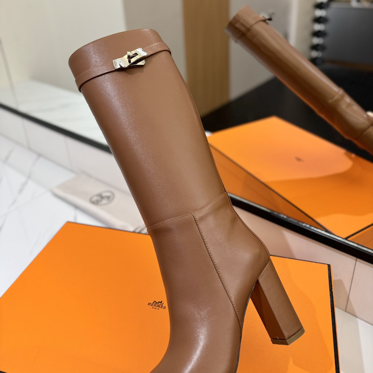 高仿Hermes*H202250ZA3小牛皮高筒靴棕色8.5CM免檢版
