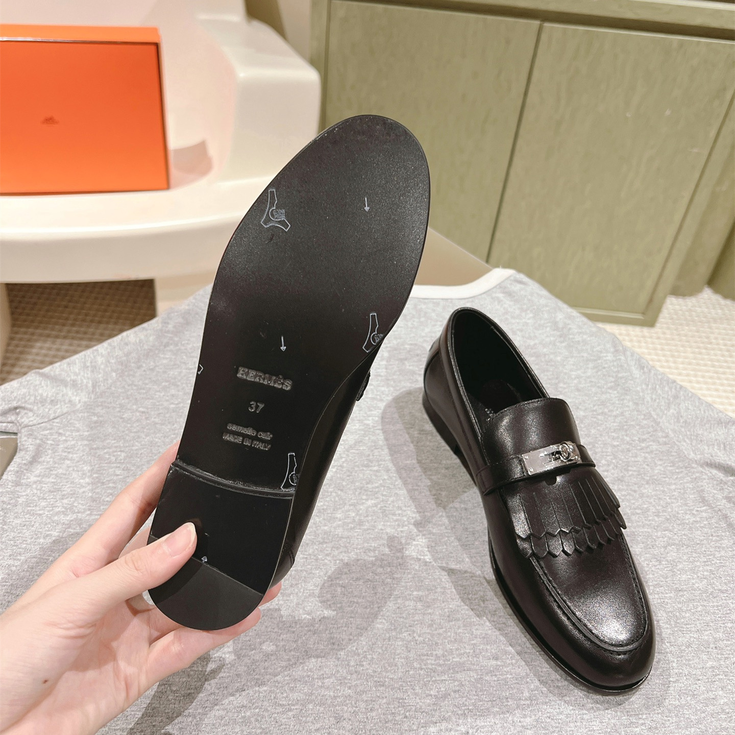 高仿Hermes*H241008Z02小牛皮樂福鞋黑色免檢版