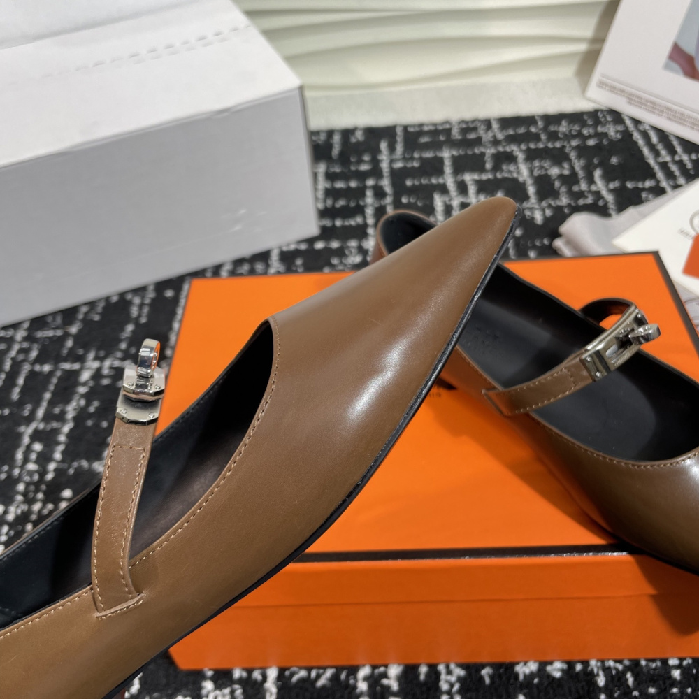 高仿Hermes*Kelly系列H251002Z03小牛皮休閒單鞋木色免檢版
