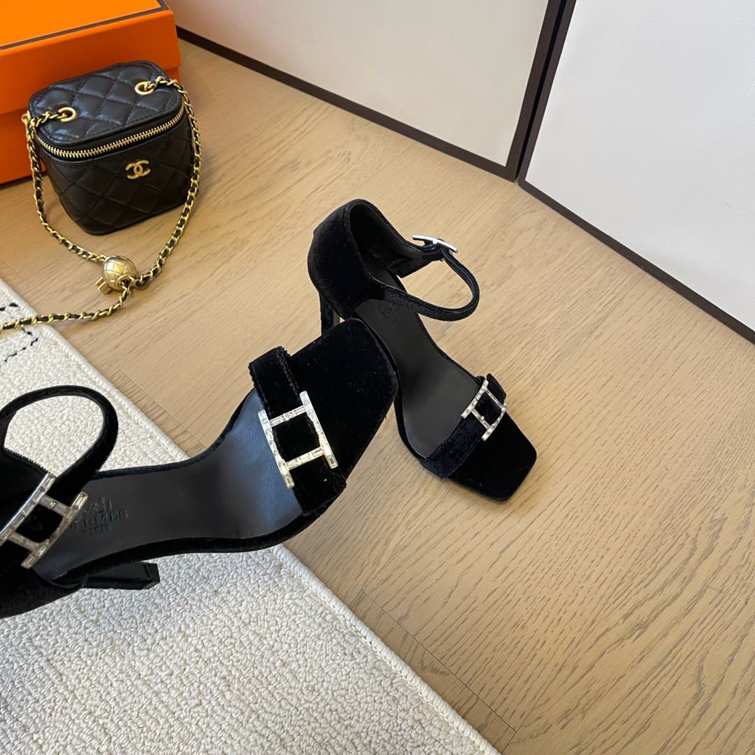 高仿Hermes*Judy系列H242025Z023露趾涼鞋天鵝絨10.5CM黑色免檢版