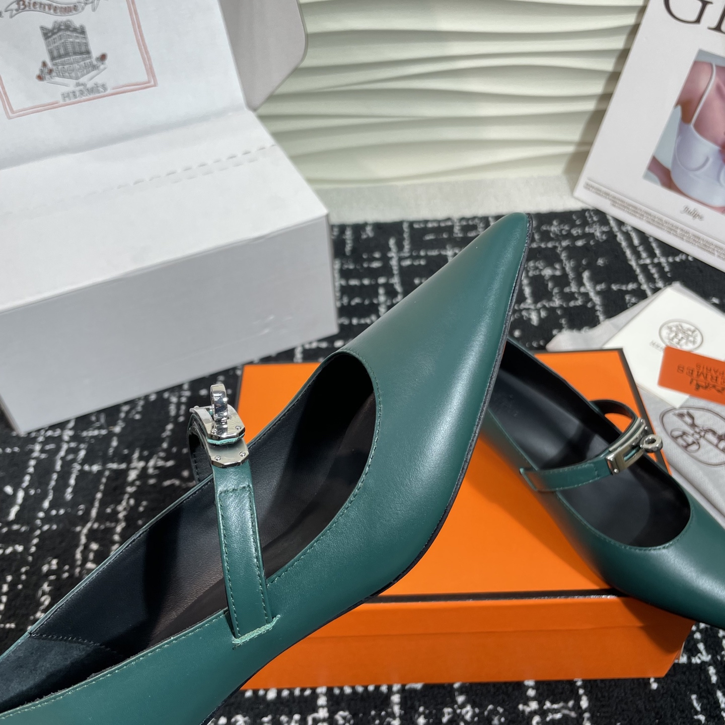 高仿Hermes*Kelly系列H251007Z05小牛皮高踭鞋祖母綠4CM免檢版