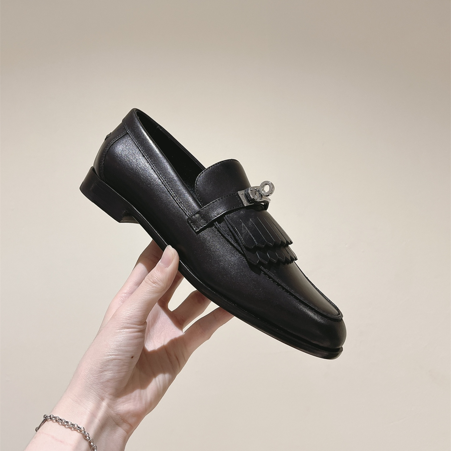 高仿Hermes*H241008Z02小牛皮樂福鞋黑色免檢版