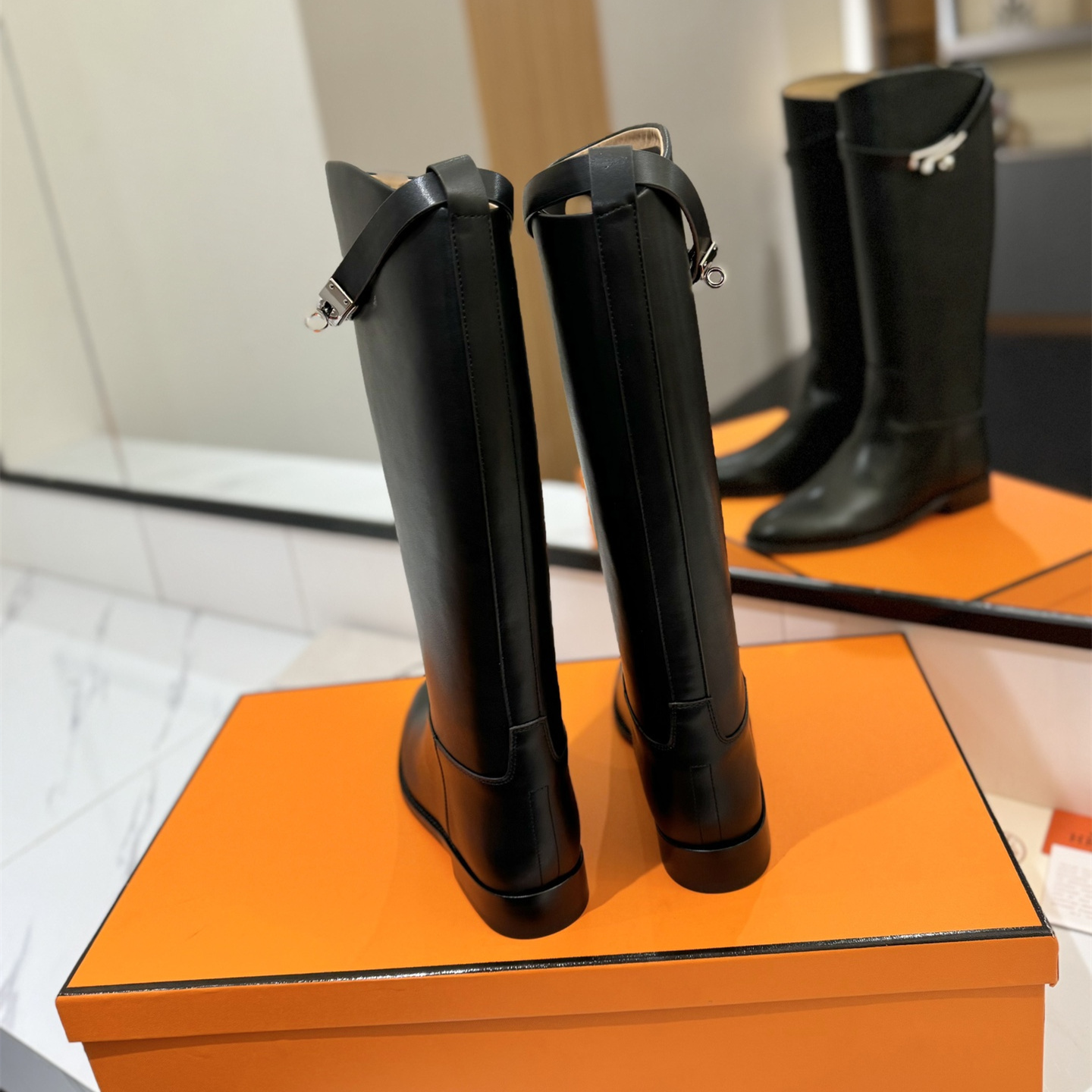 高仿Hermes*H042138Z01小牛皮高筒靴黑色免檢版