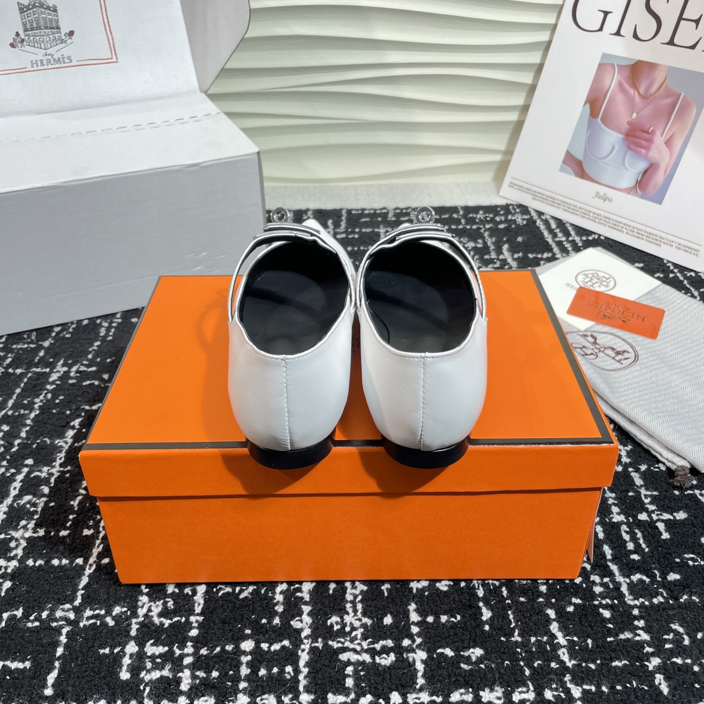 高仿Hermes*Kelly系列H251002Z01小牛皮休閒單鞋白色免檢版