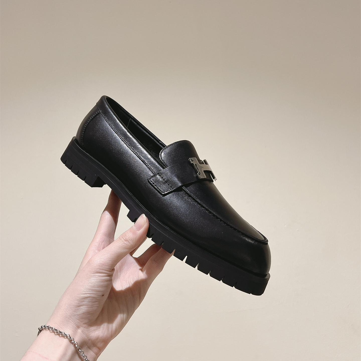 高仿Hermes*H232137Z02小牛皮樂福鞋黑色免檢版