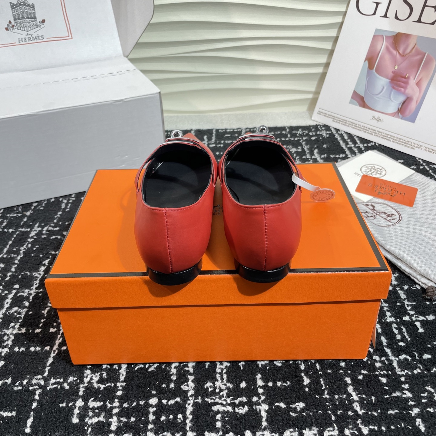 高仿Hermes*Kelly系列H251002Z06小牛皮休閒單鞋紅色免檢版