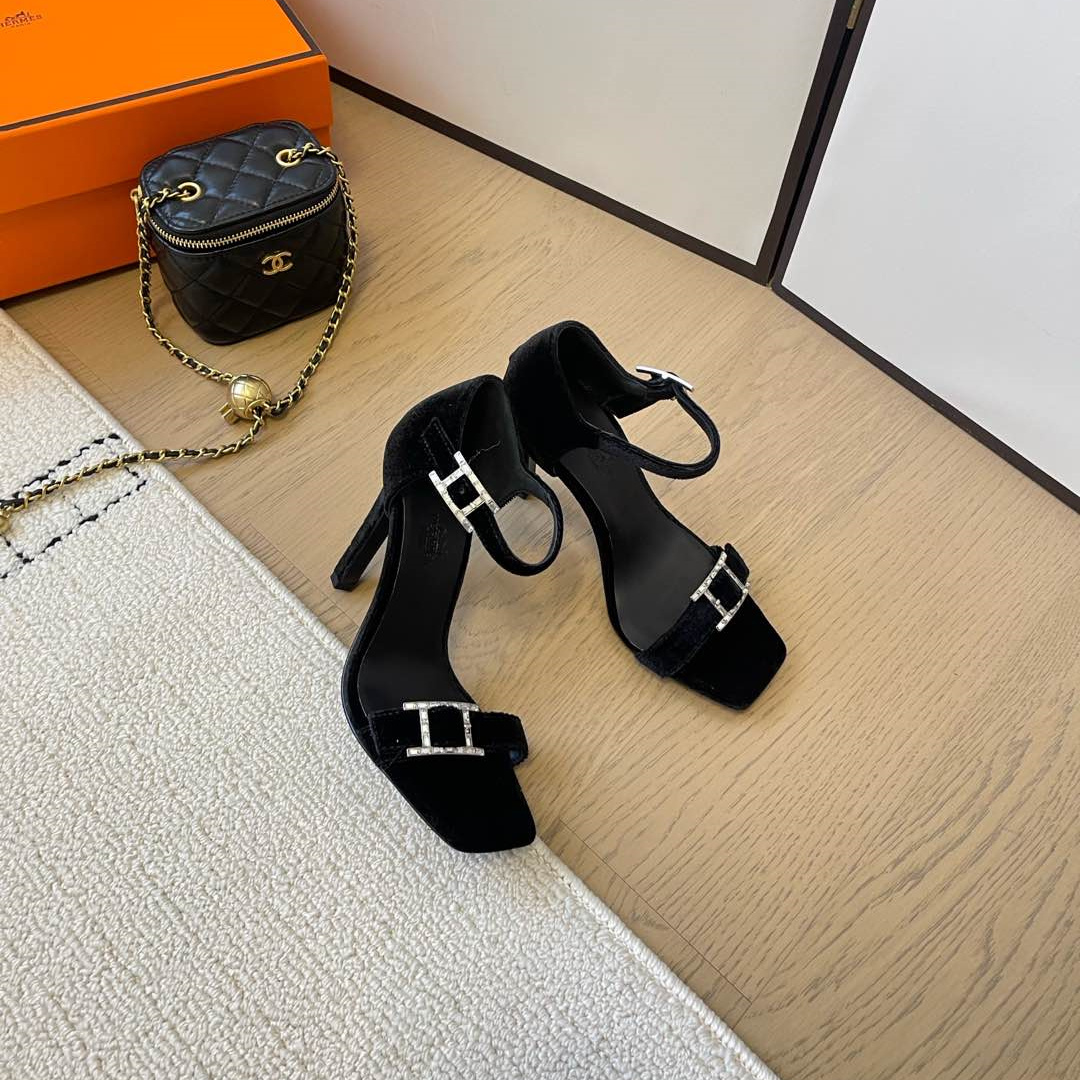 高仿Hermes*Judy系列H242025Z023露趾涼鞋天鵝絨10.5CM黑色免檢版