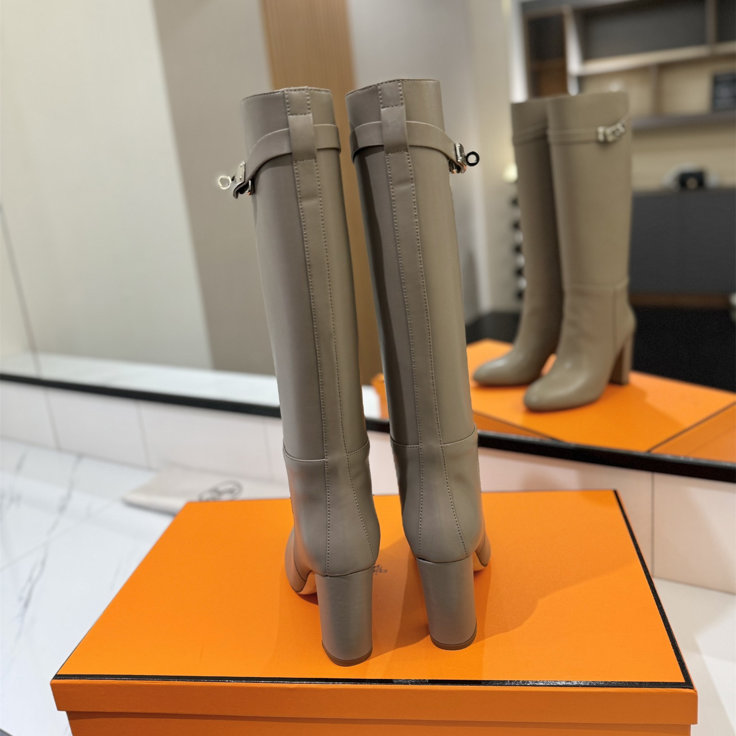 高仿Hermes*H192179ZE5小牛皮高筒靴沙色8.5CM免檢版