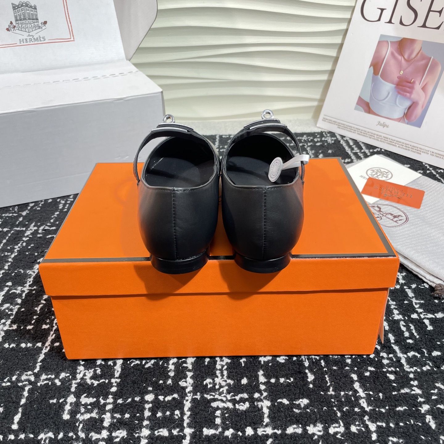 高仿Hermes*Kelly系列H251002Z02小牛皮休閒單鞋黑色免檢版