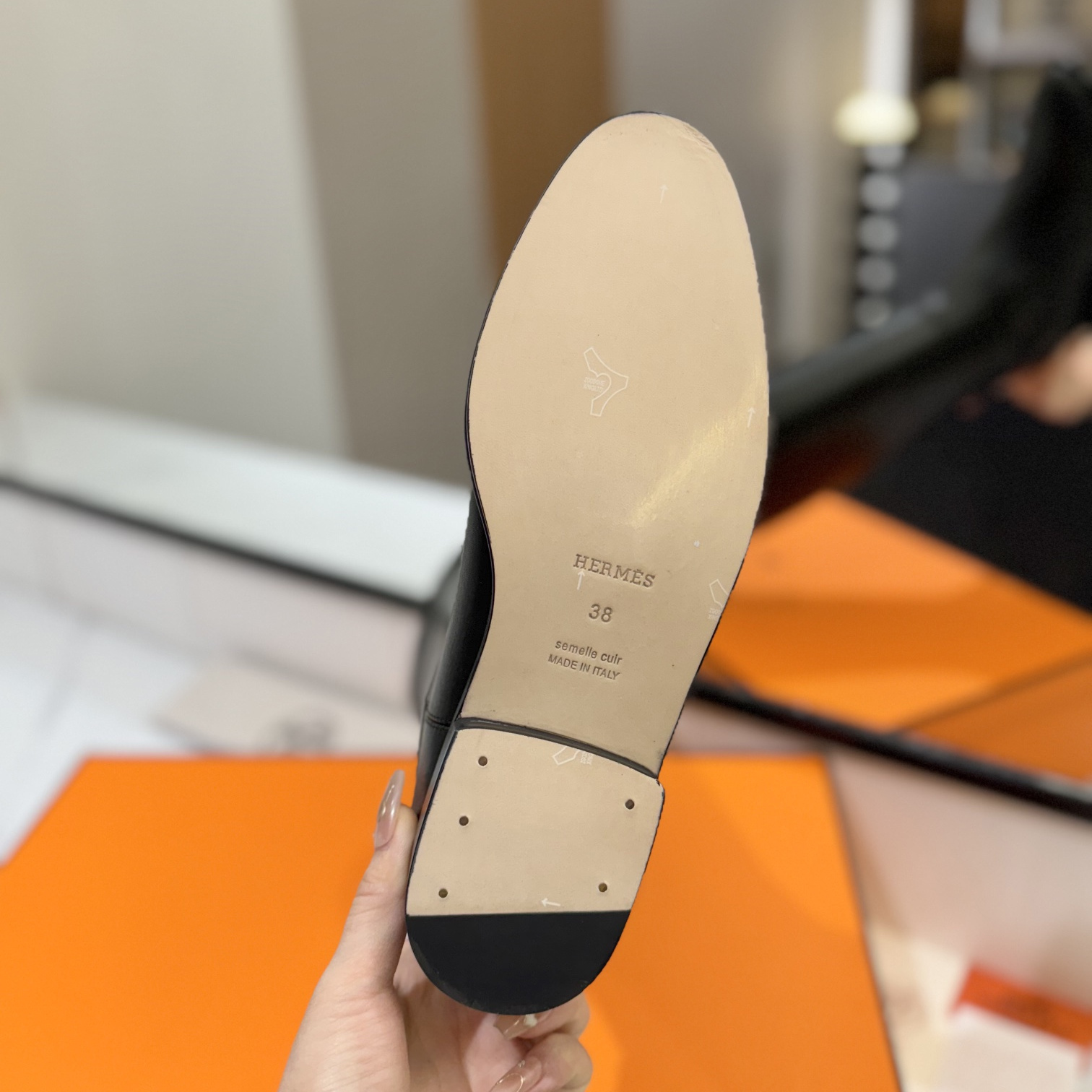 高仿Hermes*H042138Z01小牛皮高筒靴黑色免檢版