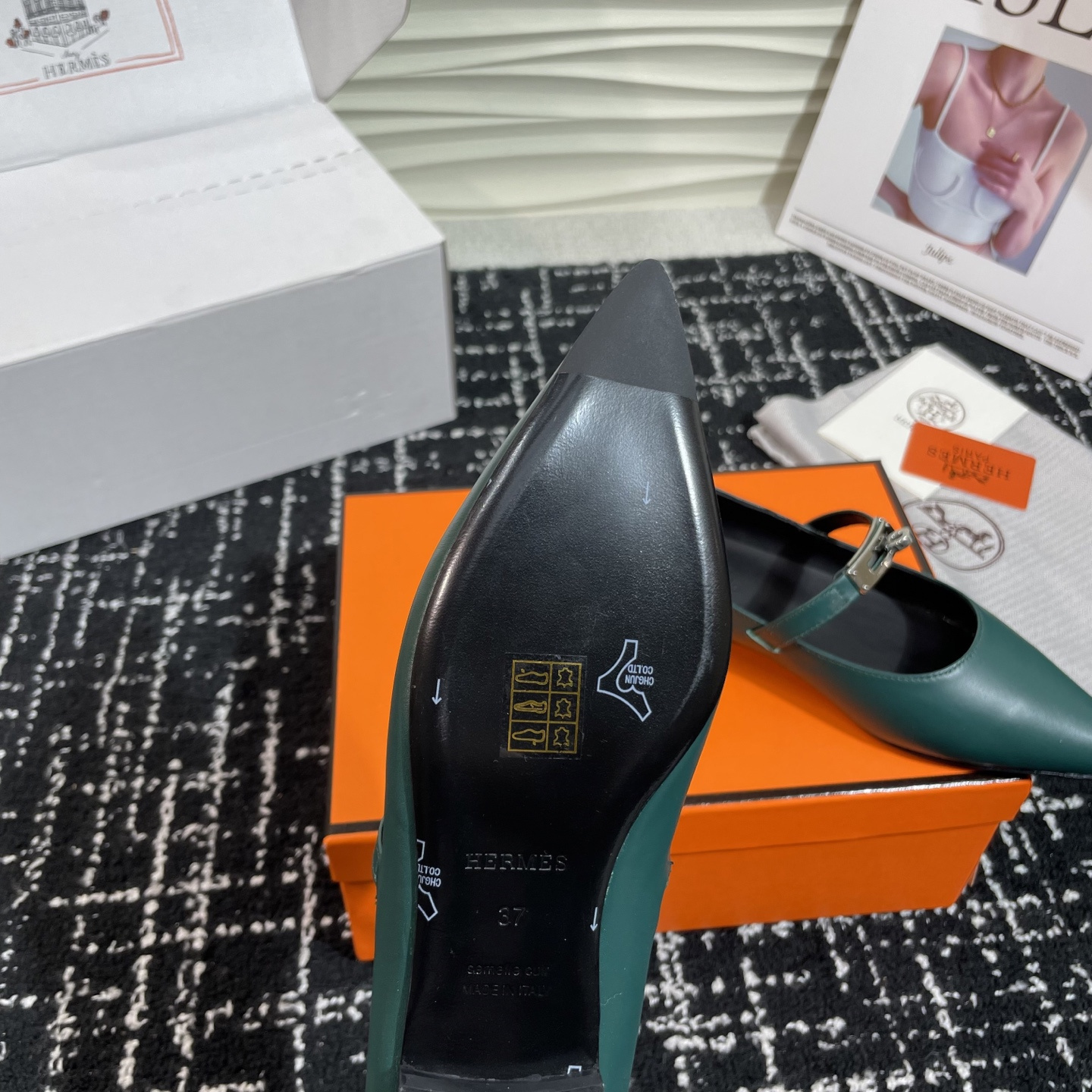 高仿Hermes*Kelly系列H251002Z05小牛皮休閒單鞋祖母綠免檢版