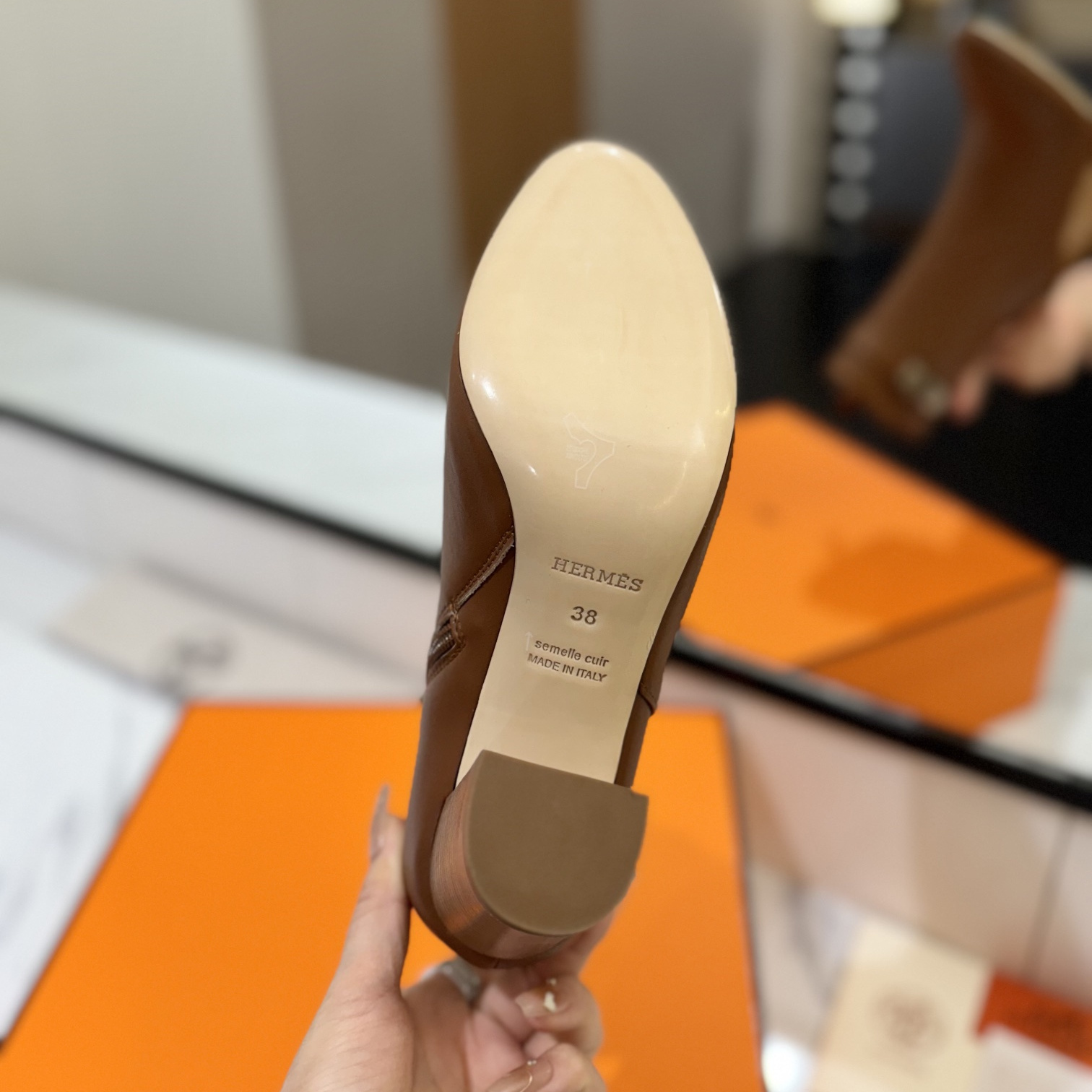 高仿Hermes*H202257ZA3小牛皮高踭短靴棕色8.5CM免檢版