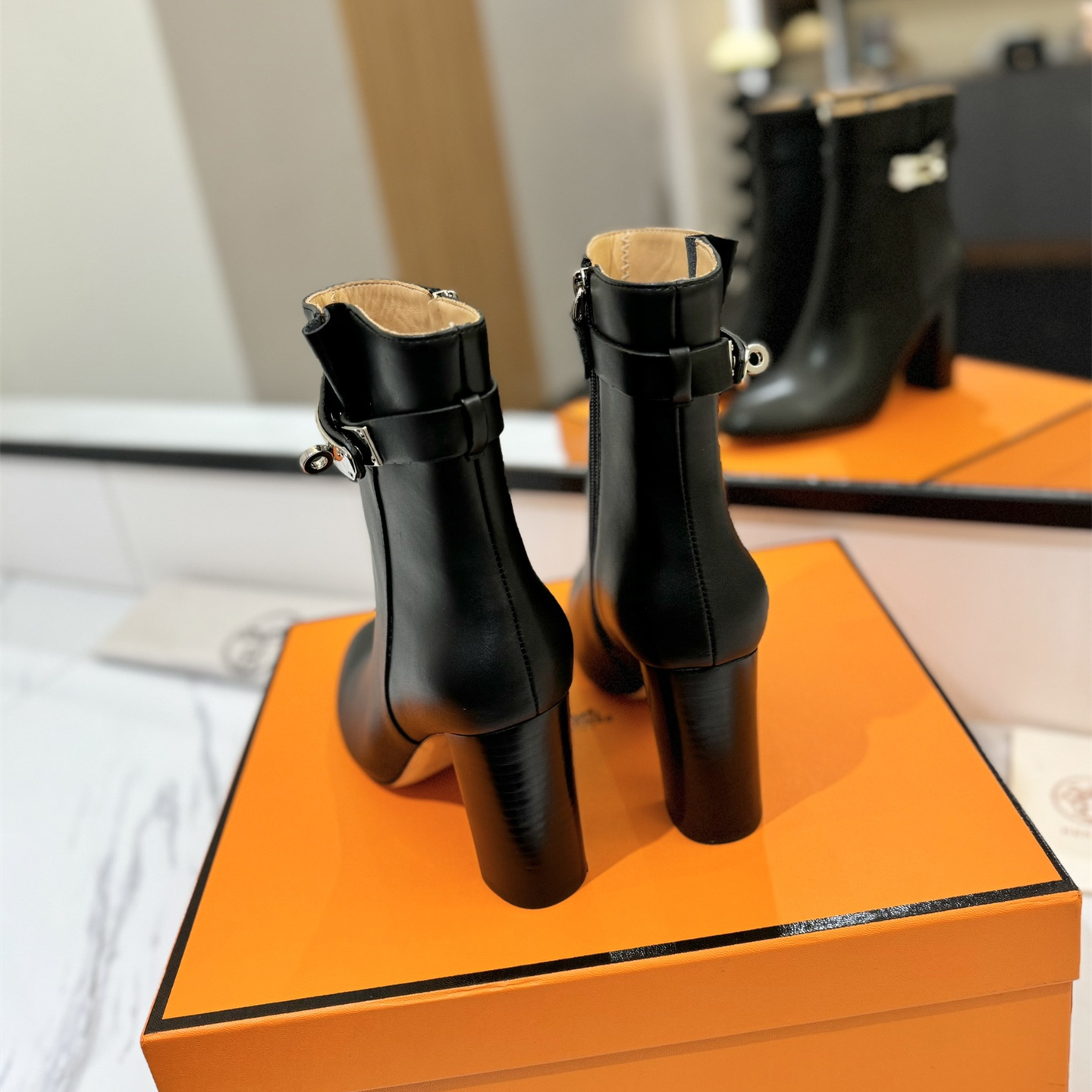 高仿Hermes*H182102Z02小牛皮高踭短靴黑色8.5CM免檢版