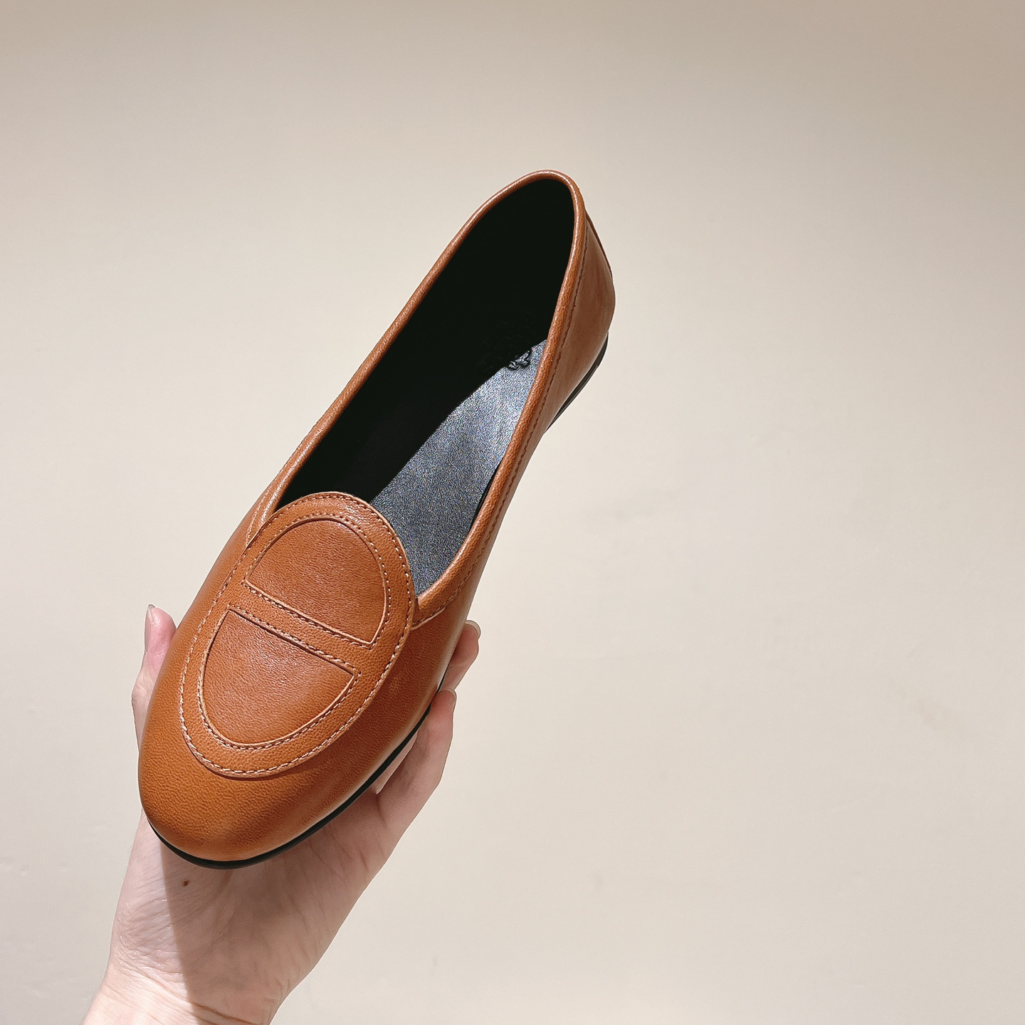 高仿Hermes*H242060Z1W山羊皮套腳單鞋棕色免檢版