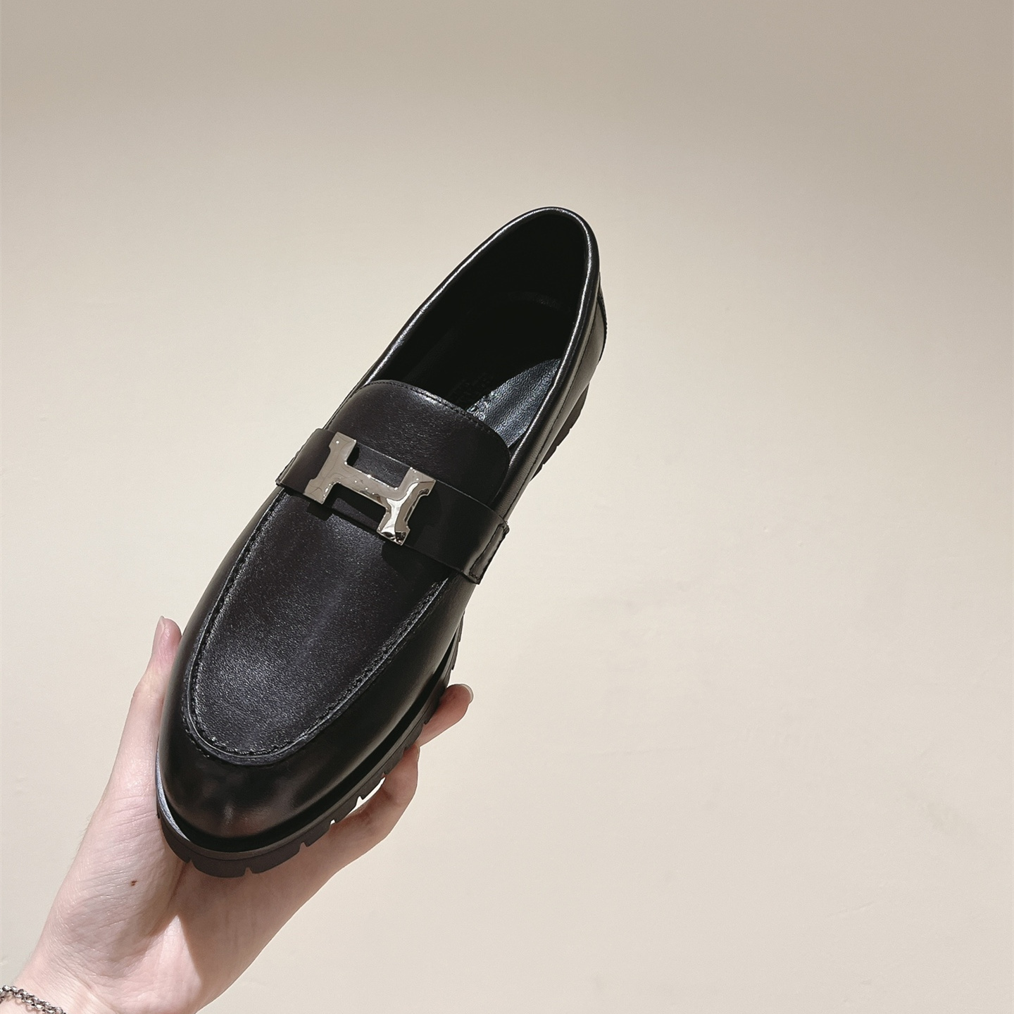 高仿Hermes*H232137Z02小牛皮樂福鞋黑色免檢版