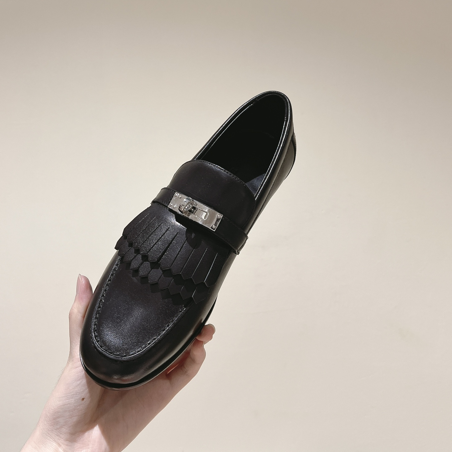 高仿Hermes*H241008Z02小牛皮樂福鞋黑色免檢版