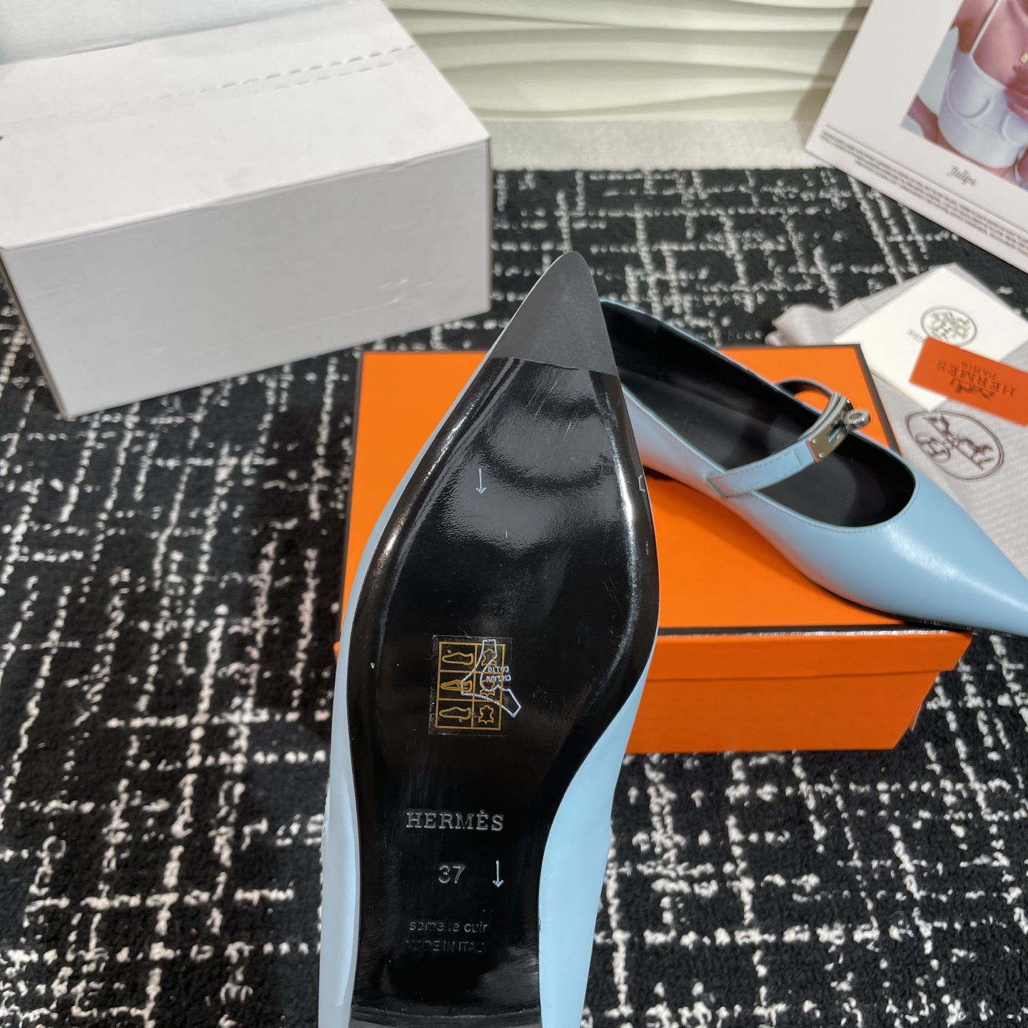 高仿Hermes*Kelly系列H251002Z07小牛皮休閒單鞋藍色免檢版