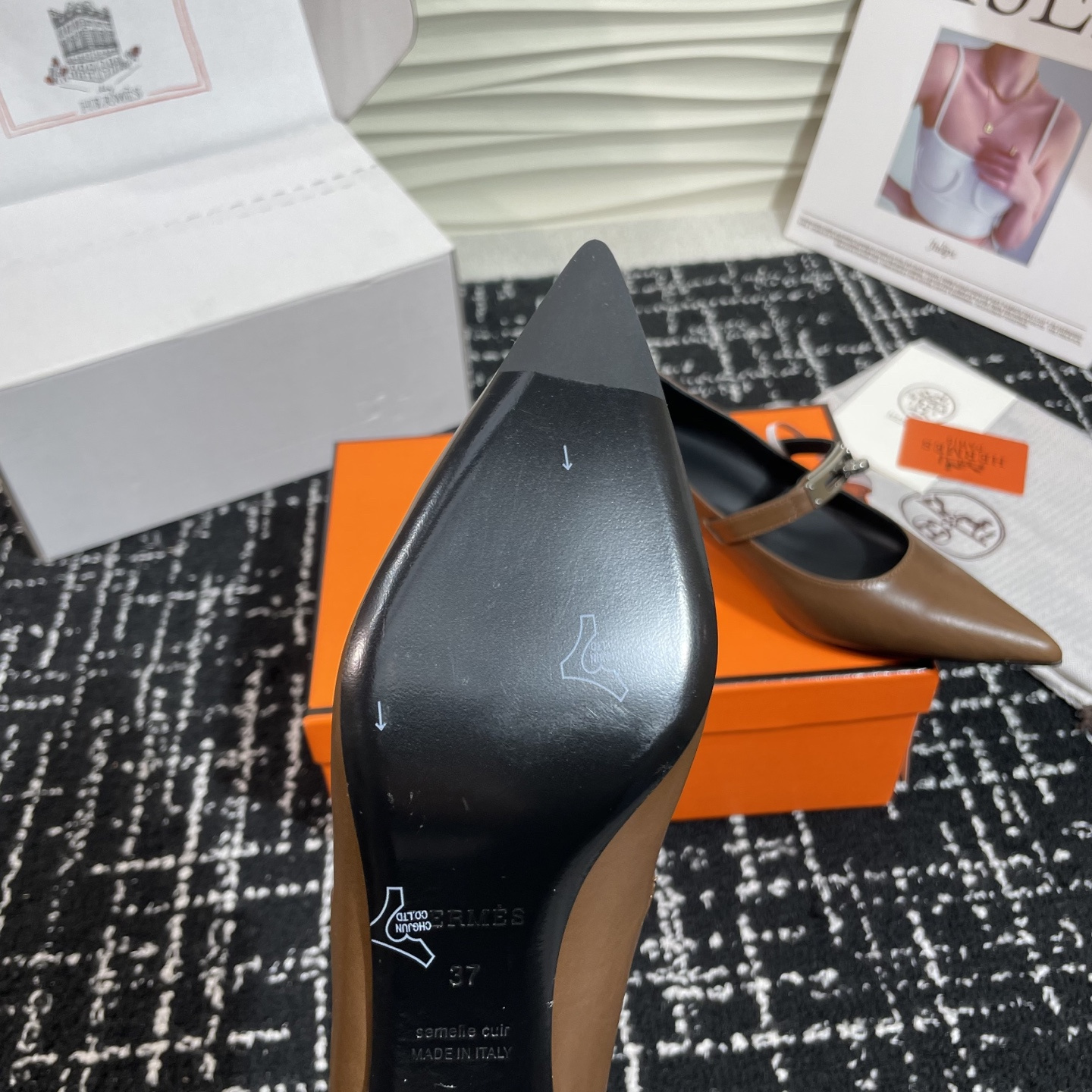 高仿Hermes*Kelly系列H251007Z03小牛皮高踭鞋木色4CM免檢版
