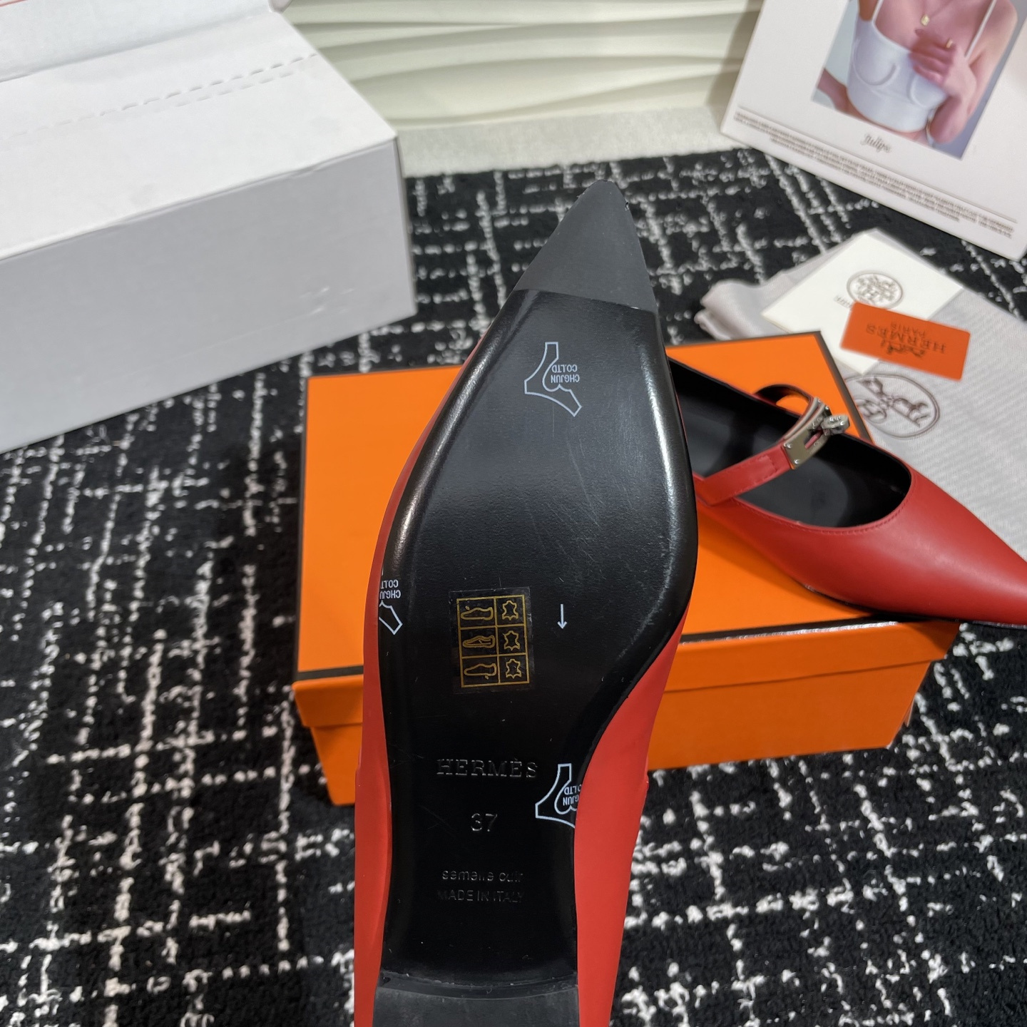 高仿Hermes*Kelly系列H251002Z06小牛皮休閒單鞋紅色免檢版