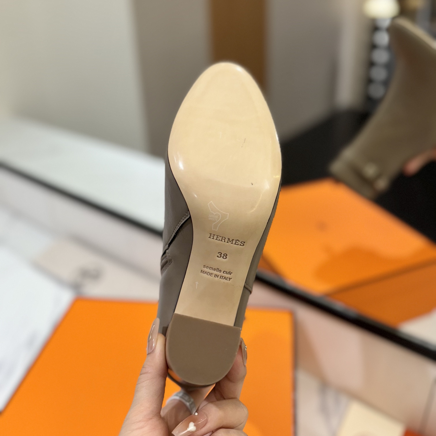 高仿Hermes*H192176ZE5小牛皮高踭短靴沙色8.5CM免檢版