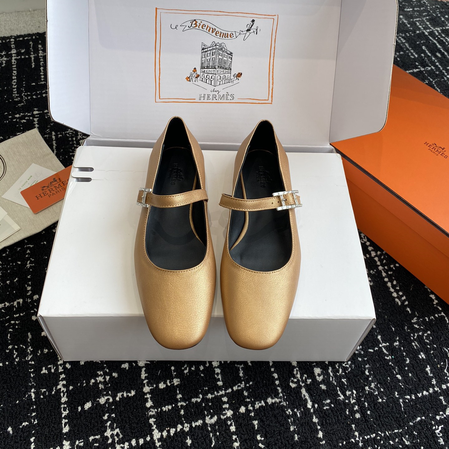 高仿Hermes*H242048ZDR山羊皮瑪麗珍鞋金色免檢版