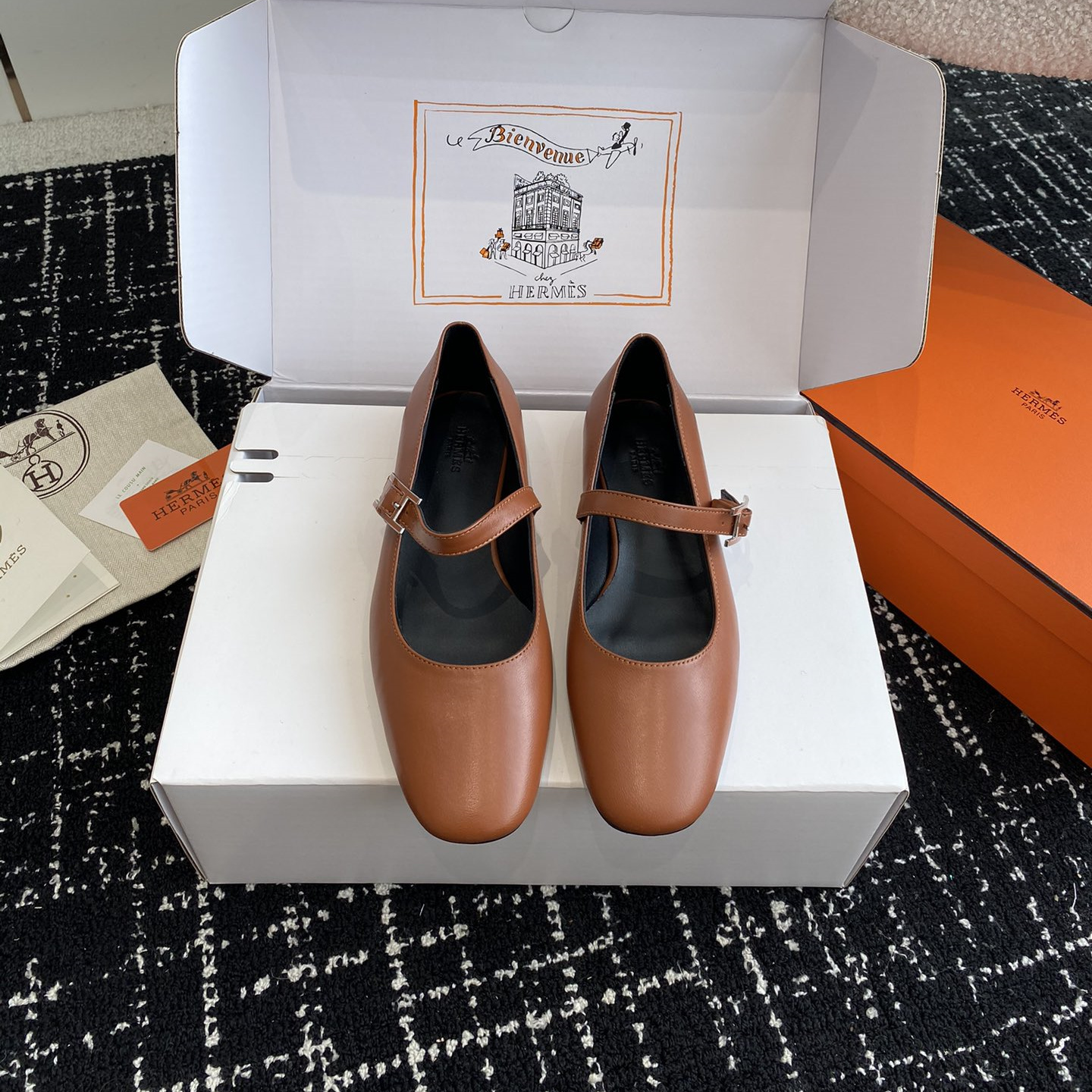 高仿Hermes*H242047Z1W山羊皮瑪麗珍鞋棕色色免檢版