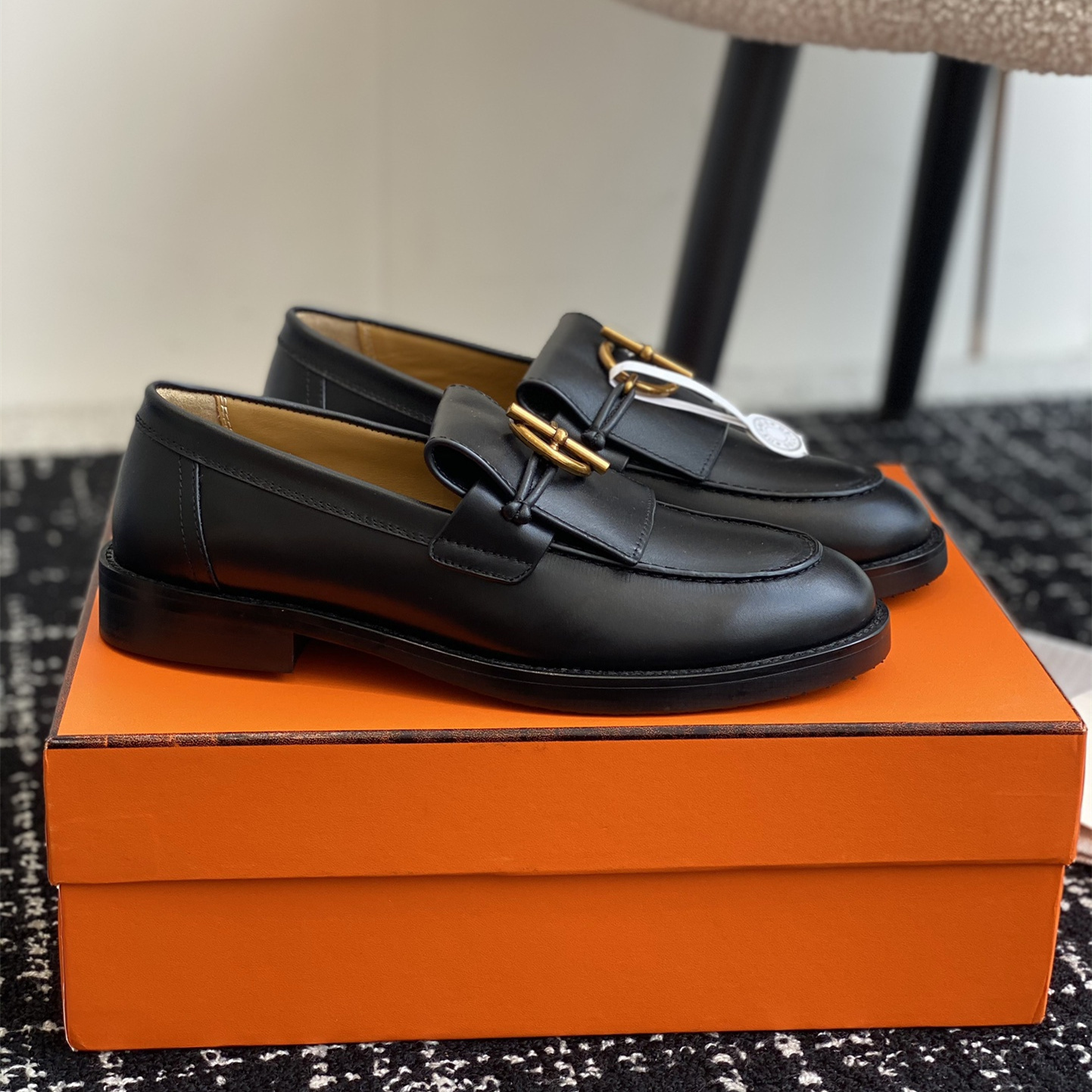 高仿Hermes*H241143Z02塔扣小羊皮樂福鞋黑色免檢版