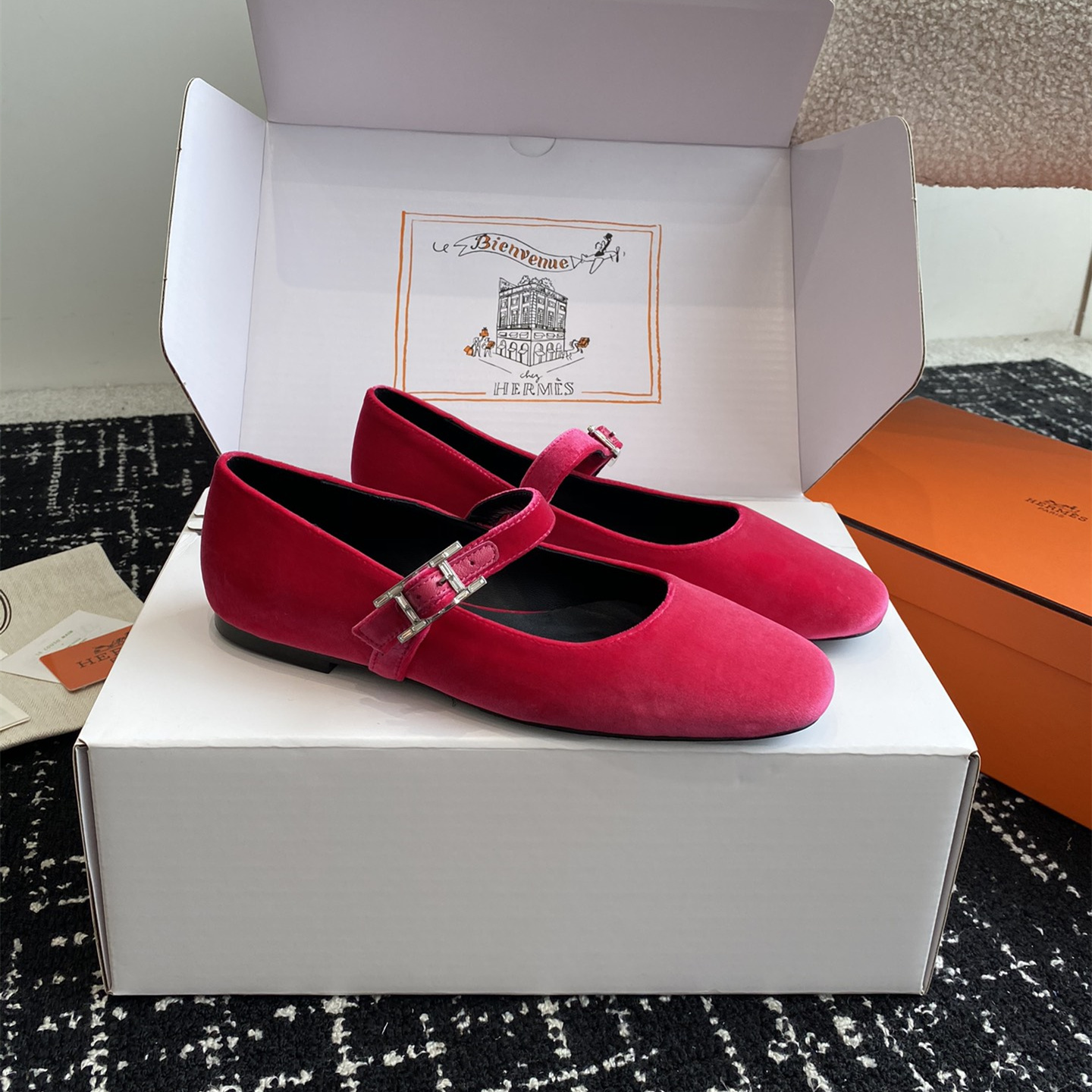高仿Hermes*H242046ZK8絨面瑪麗珍鞋玫紅色免檢版