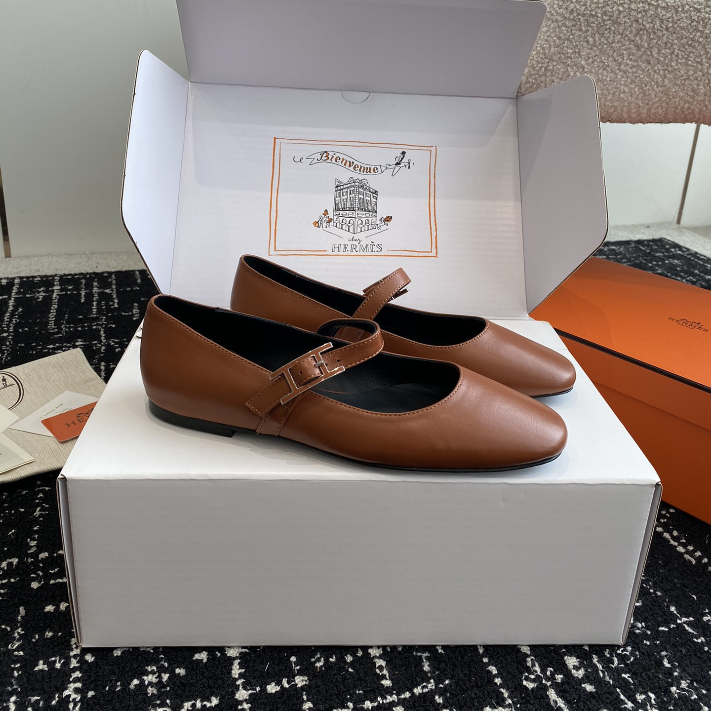 高仿Hermes*H242047Z1W山羊皮瑪麗珍鞋棕色色免檢版