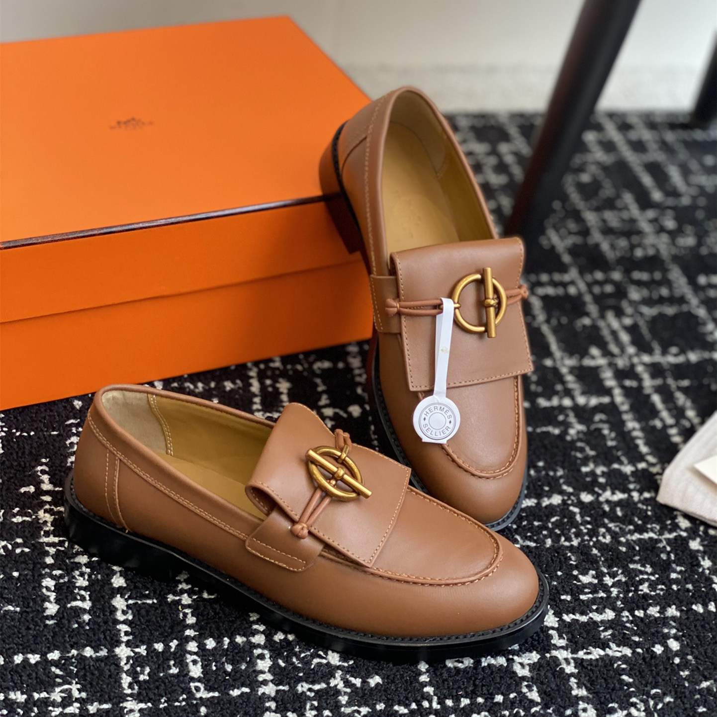 高仿Hermes*H241143ZA33塔扣小羊皮樂福鞋棕色免檢版