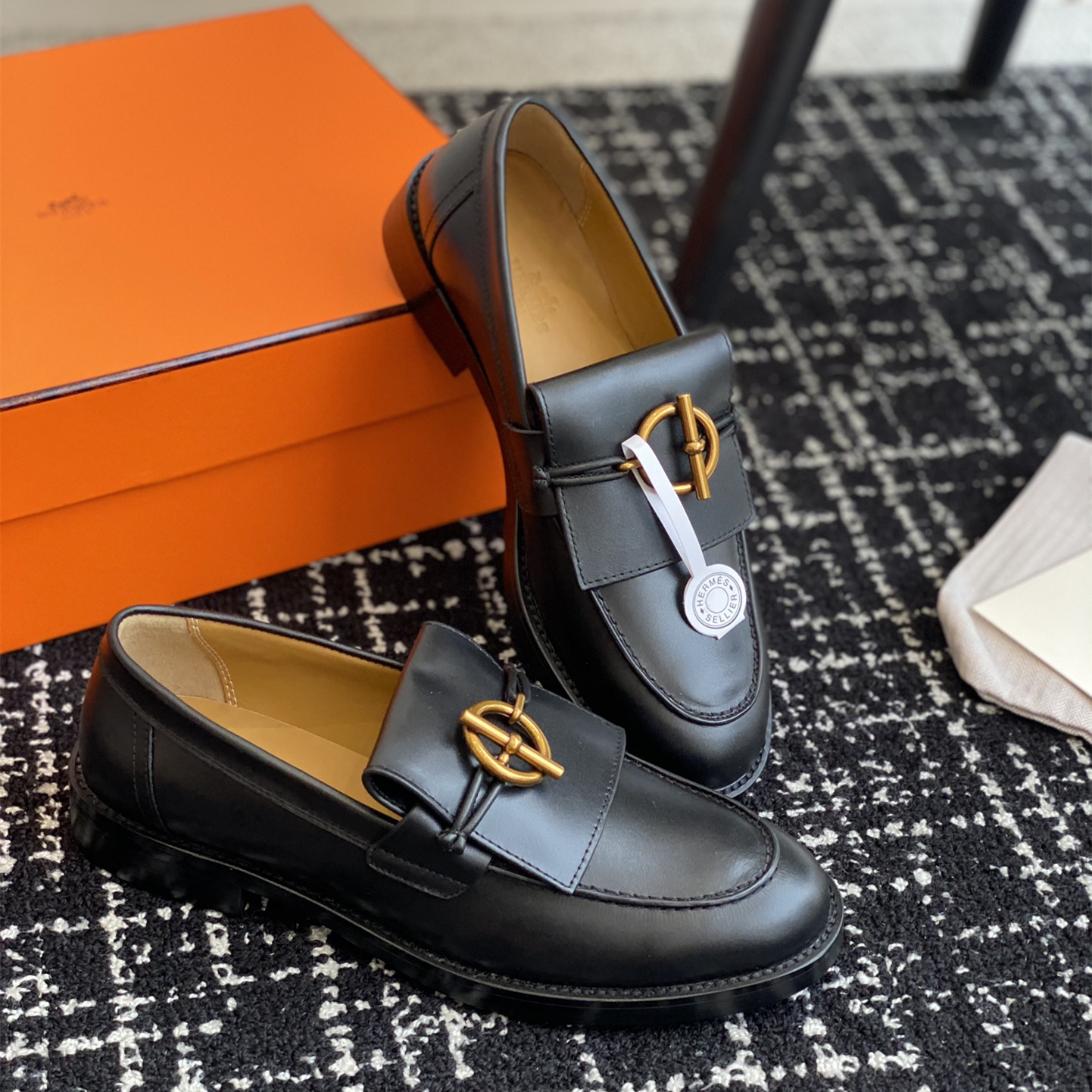高仿Hermes*H241143Z02塔扣小羊皮樂福鞋黑色免檢版
