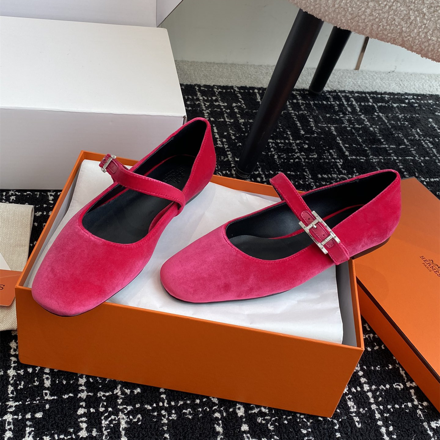 高仿Hermes*H242046ZK8絨面瑪麗珍鞋玫紅色免檢版