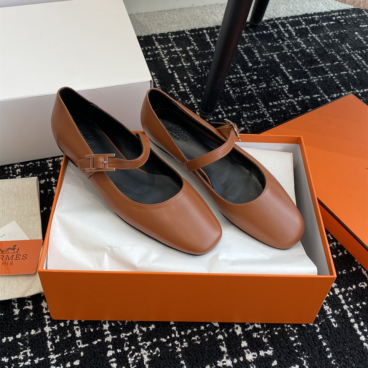 高仿Hermes*H242047Z1W山羊皮瑪麗珍鞋棕色色免檢版