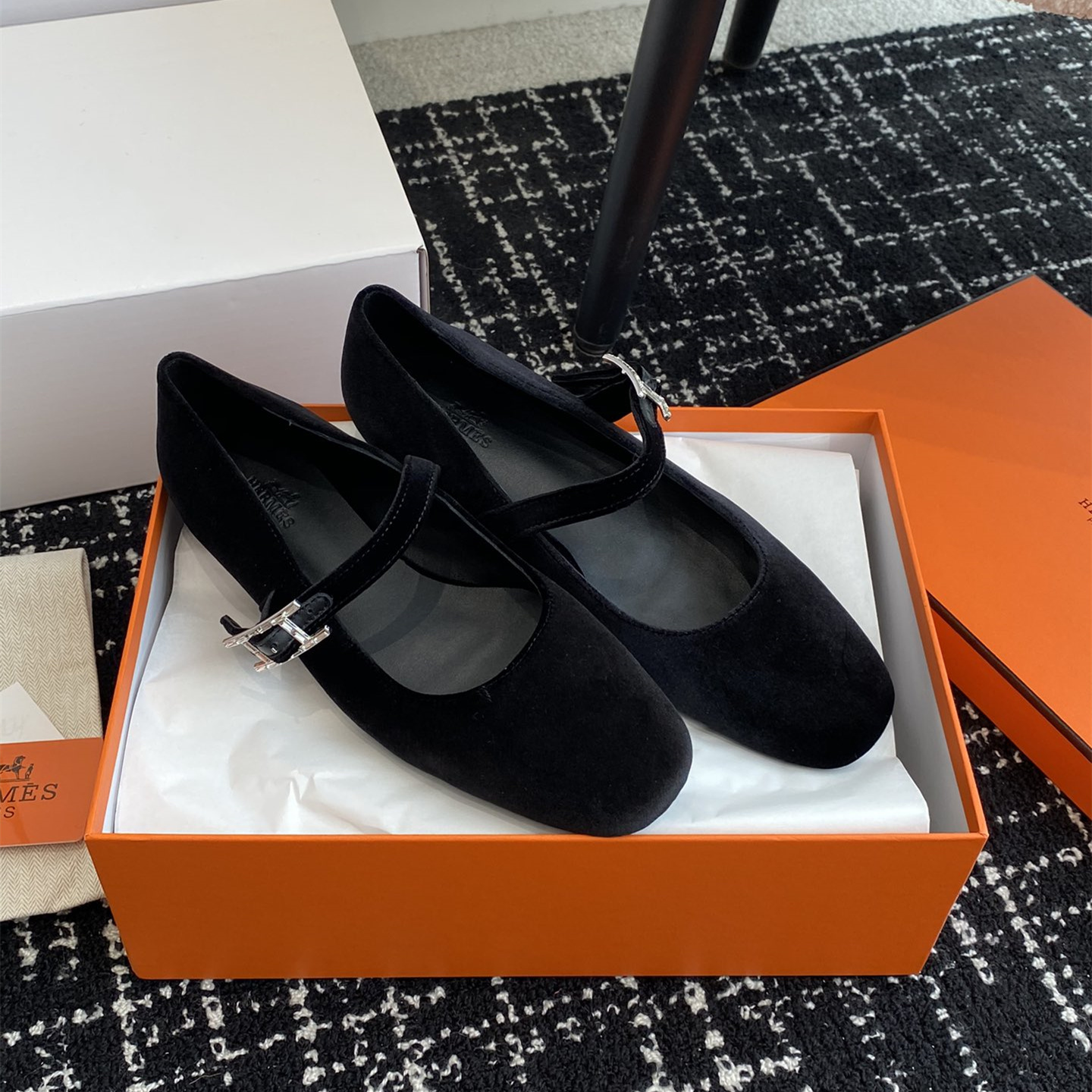 高仿Hermes*H242046Z02絨面瑪麗珍鞋黑色免檢版