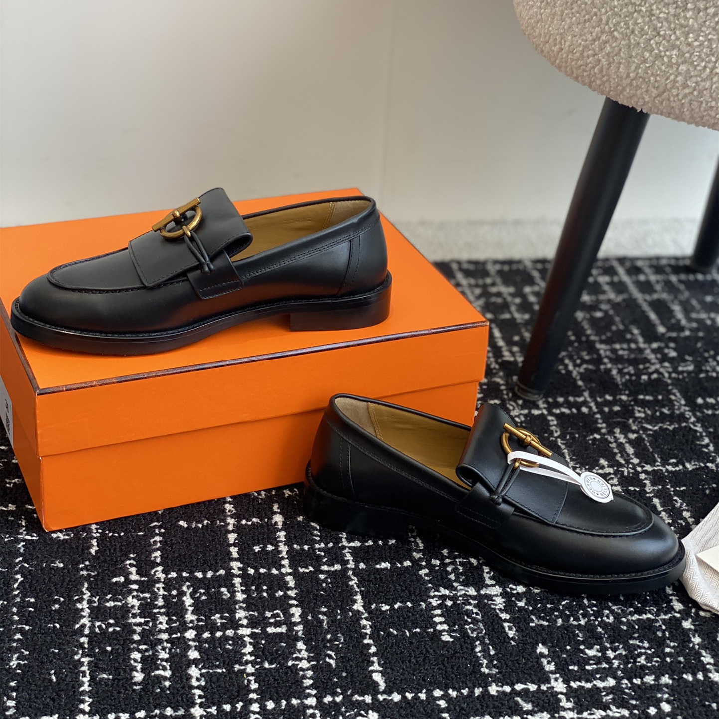 高仿Hermes*H241143Z02塔扣小羊皮樂福鞋黑色免檢版