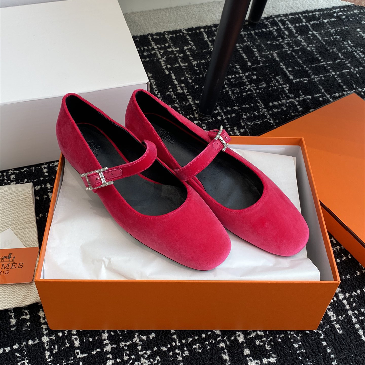 高仿Hermes*H242046ZK8絨面瑪麗珍鞋玫紅色免檢版
