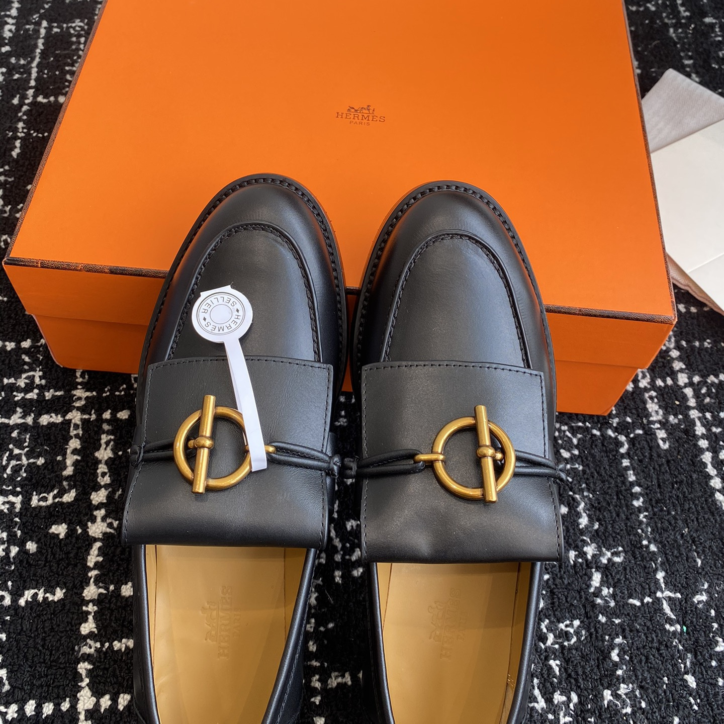 高仿Hermes*H241143Z02塔扣小羊皮樂福鞋黑色免檢版