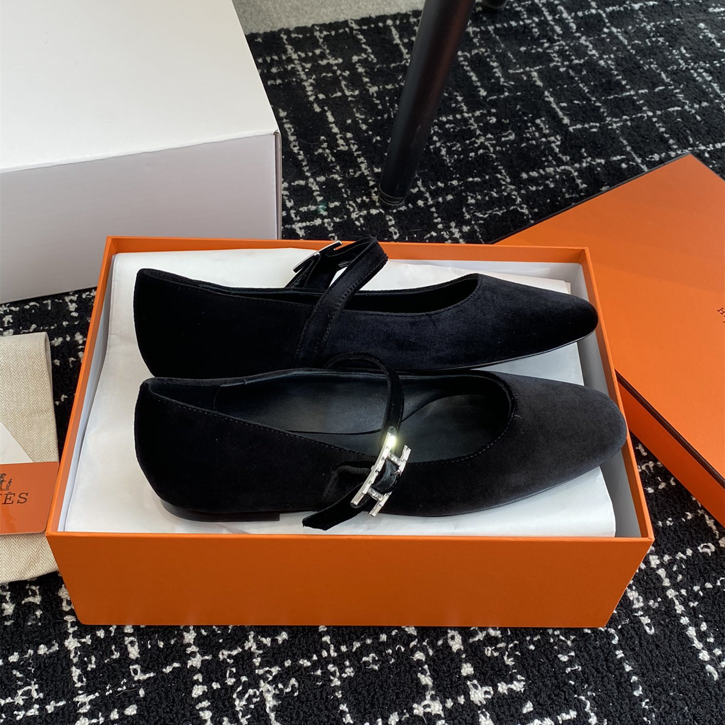 高仿Hermes*H242046Z02絨面瑪麗珍鞋黑色免檢版