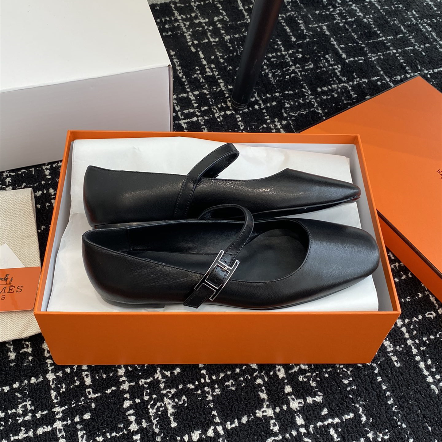 高仿Hermes*H242047Z02山羊皮瑪麗珍鞋黑色免檢版
