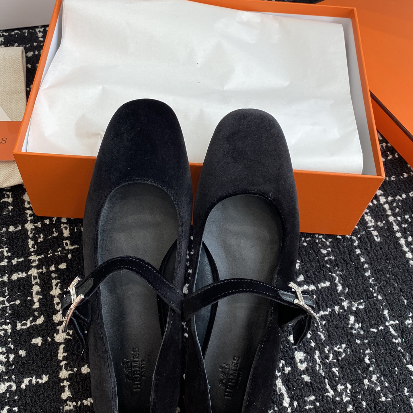 高仿Hermes*H242046Z02絨面瑪麗珍鞋黑色免檢版