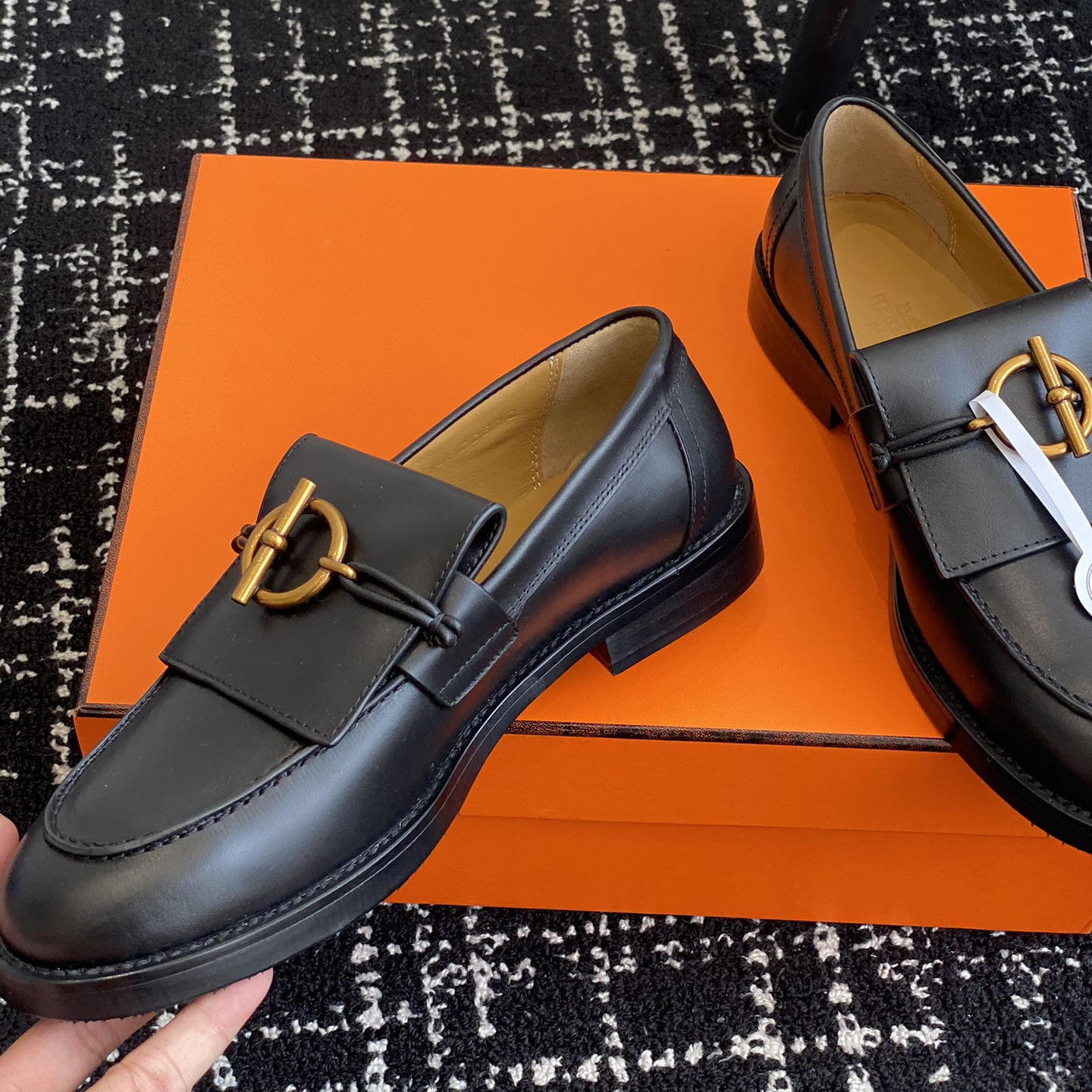 高仿Hermes*H241143Z02塔扣小羊皮樂福鞋黑色免檢版