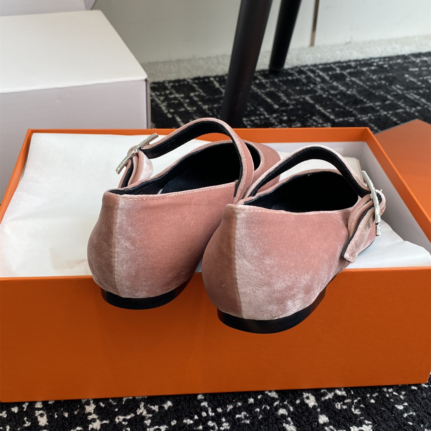 高仿Hermes*H242046ZBR絨面瑪麗珍鞋粉色免檢版