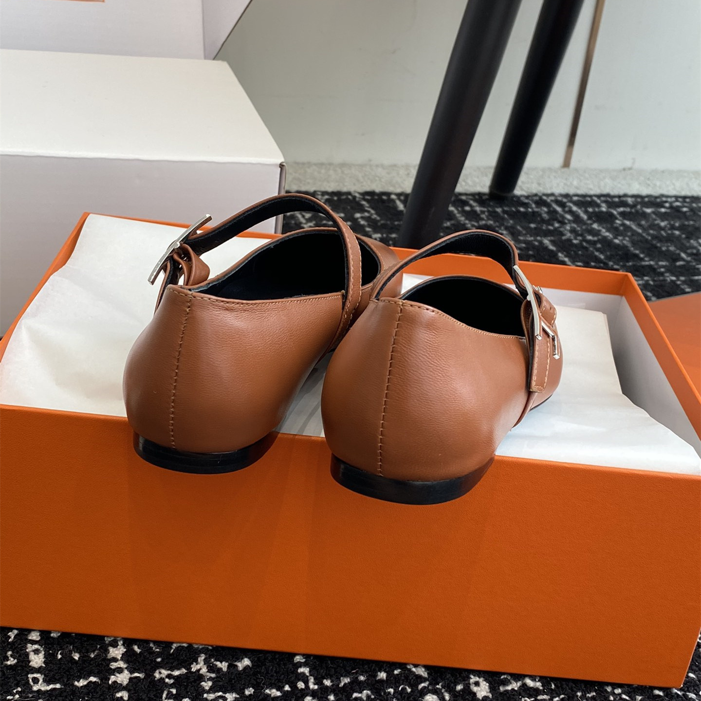 高仿Hermes*H242047Z1W山羊皮瑪麗珍鞋棕色色免檢版