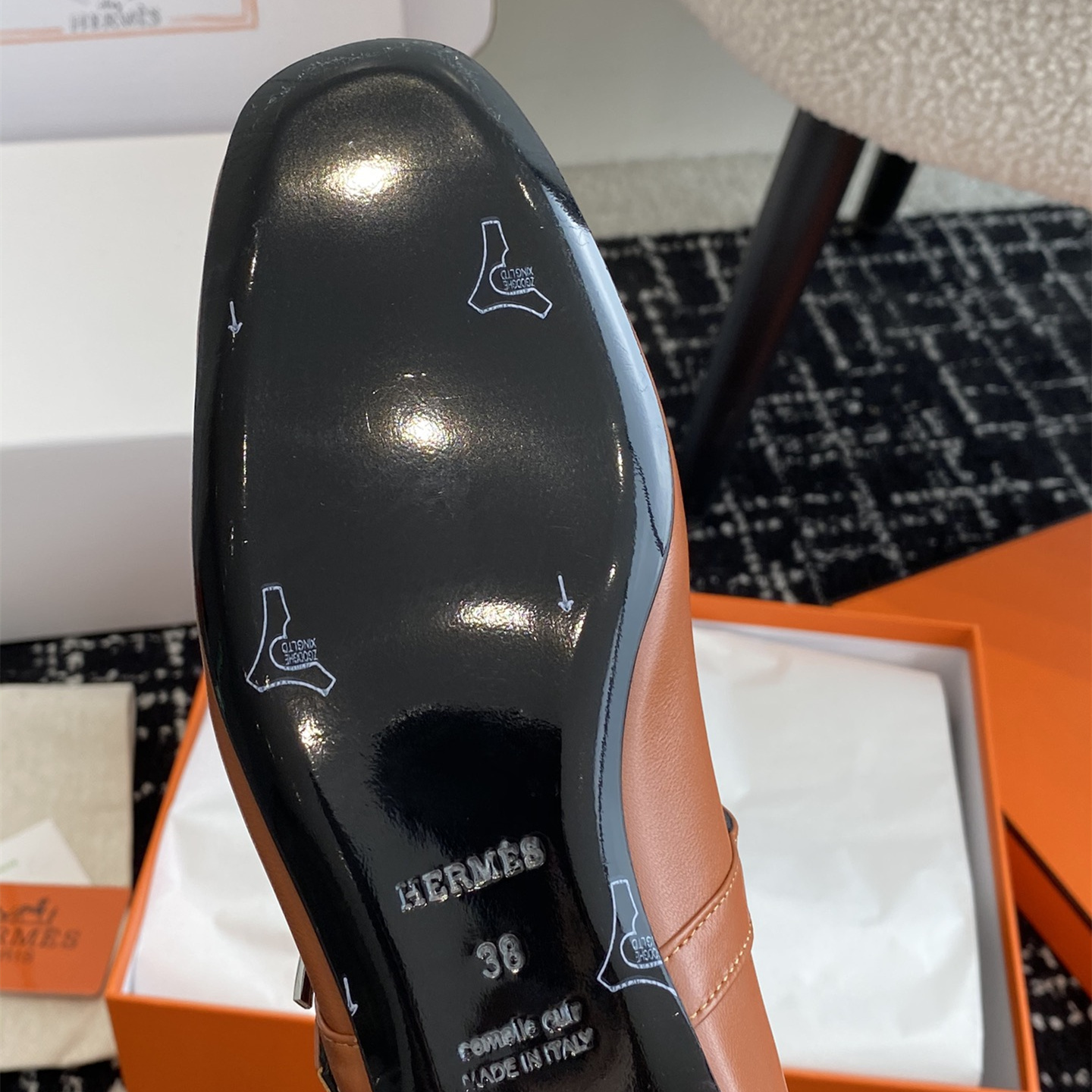 高仿Hermes*H242047Z1W山羊皮瑪麗珍鞋棕色色免檢版