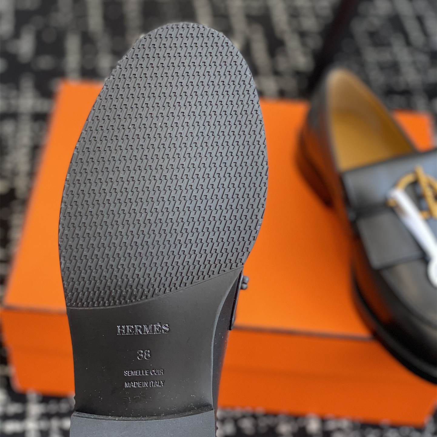 高仿Hermes*H241143Z02塔扣小羊皮樂福鞋黑色免檢版