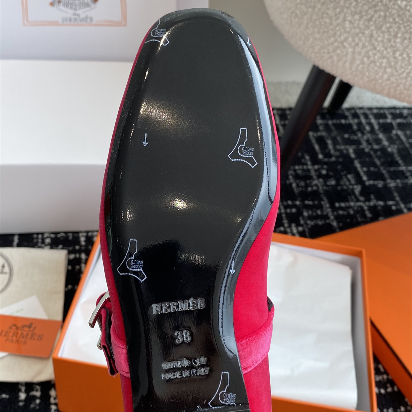 高仿Hermes*H242046ZK8絨面瑪麗珍鞋玫紅色免檢版