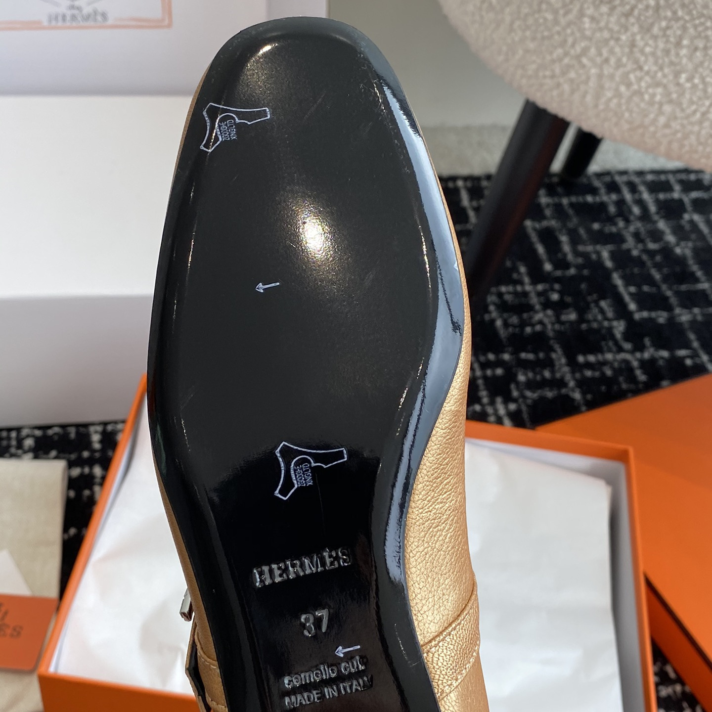 高仿Hermes*H242048ZDR山羊皮瑪麗珍鞋金色免檢版