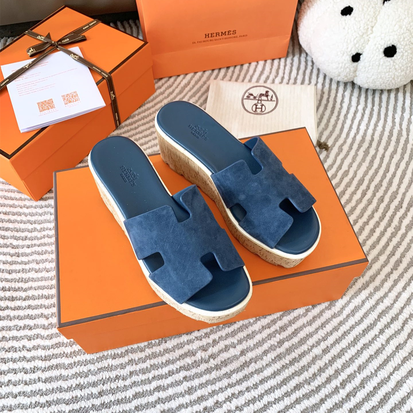 高仿Hermes*H232150ZV9山羊皮厚底涼拖藍色6.5CM免檢版